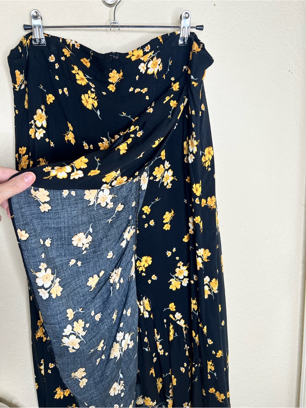 NTM: Torrid Floral Faux Wrap High Low Midi Skirt Size 2 Black Yellow Boho Plus - Picture 8 of 15
